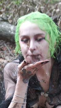 Forest Slut - Halloween 2025, umilință extremă și murdărie