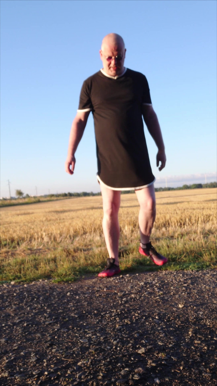 Carmen_Nylonjunge: Invitation for Outdoor Video Shoot with Nylon Boy