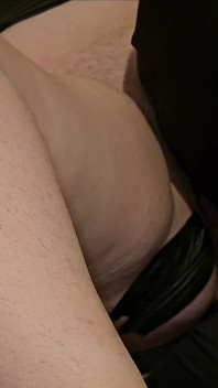 Bbw Duitse milf ervaart 10 keer een sterk vrouwelijk orgasme en eindigt met pissen