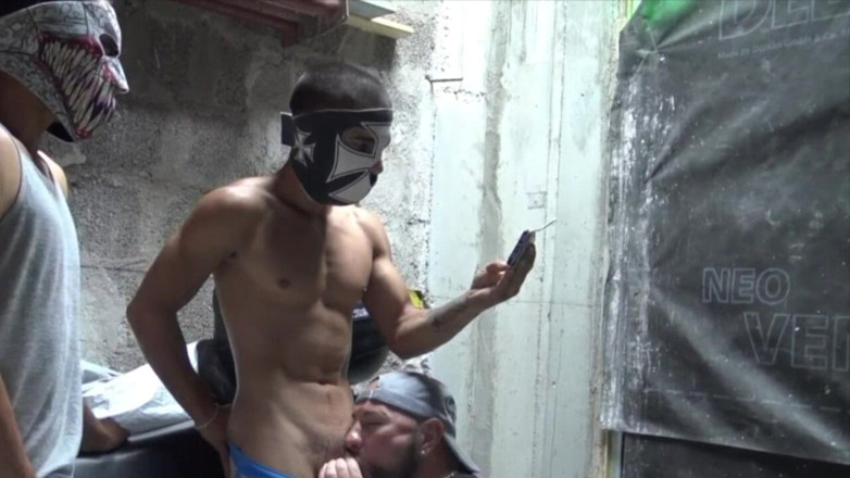GAY USED RAW BY STRAIGHT BOY CURIOUS: เขาดูดเด็กตุรกีสองคน