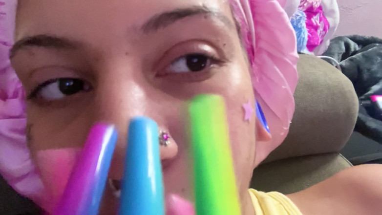 Nali Marie: POV 長い爪 アクリル 超長いASMRのタック 爪 レインボー 長いネイルフェチ 話さない 顔を叩く 無視 Te
