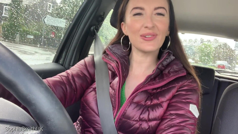 SophiaSmithUK: Une fille médicale au volant