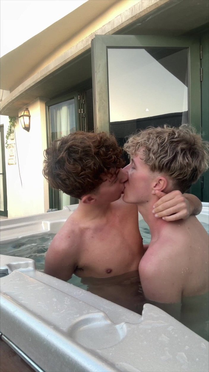 jakeandbailey: Mladá 18letá Twinks šuká a dělá nepořádek