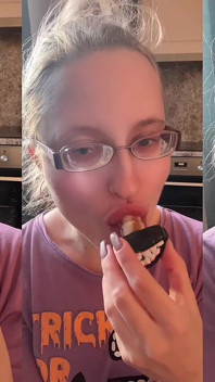 Asmr upírské zuby