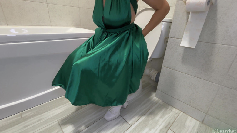 GassyKat: Prom Night Farts - Green Dress &amp; White Heels