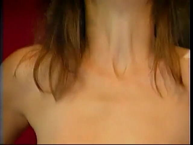 Cumming Soon: Sexy brunetka si nechá vylízat kundičku, zatímco sedí na v...