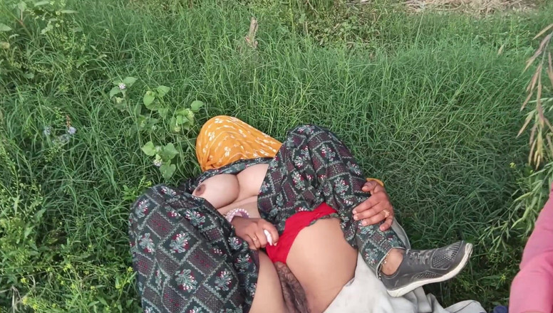 Kavita69: Desi India berkongkek keras luar dengan awek muda kampung di...