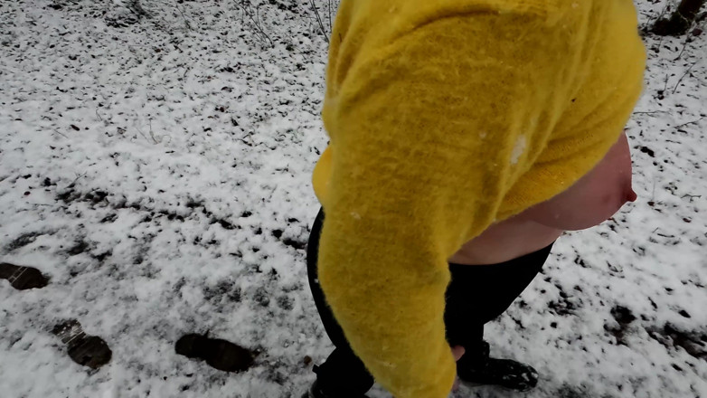 Bouncy Tits Action: Tette ghiacciate schiaffeggiate calde