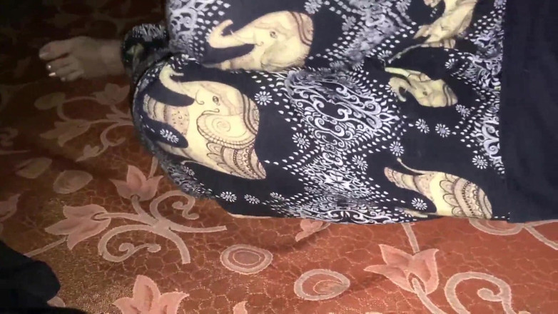 Rajiya: Tante bahenol randy lagi asik nyepong kontolku