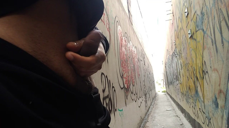 AlexAlejandro13: Morbid v alej venku