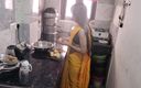 Shabnam Bhabhi: インドのカップル温泉性にキッチンながらDesi妻調理食品