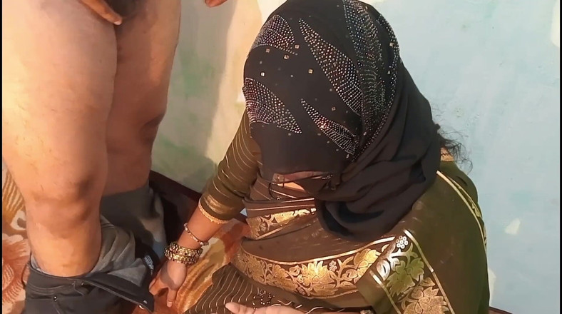 Gulaab: 딥스로트 Bhabhi Ji를 풀 무드에 찍는 이슬람 소녀