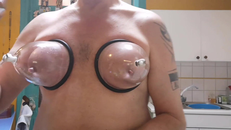 Monster_Meat_: Mainan baru mengepam dengan titpumping