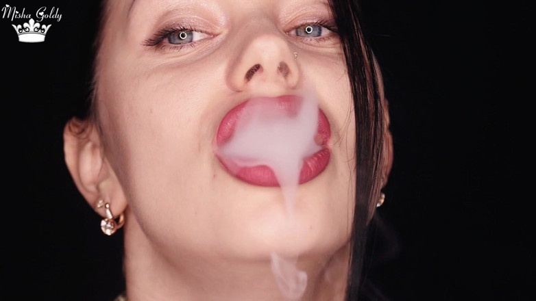 Goddess Misha Goldy: hukka dhoomrapaan aur lipastik but