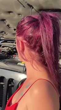 Se Averió Con Su Coche Y Pagó a Su Mecánica En Especie.
