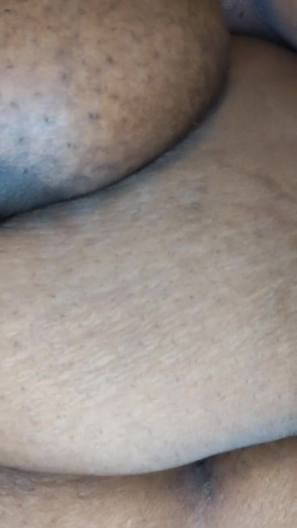 His Queen Suga: Kerja air di bilik air