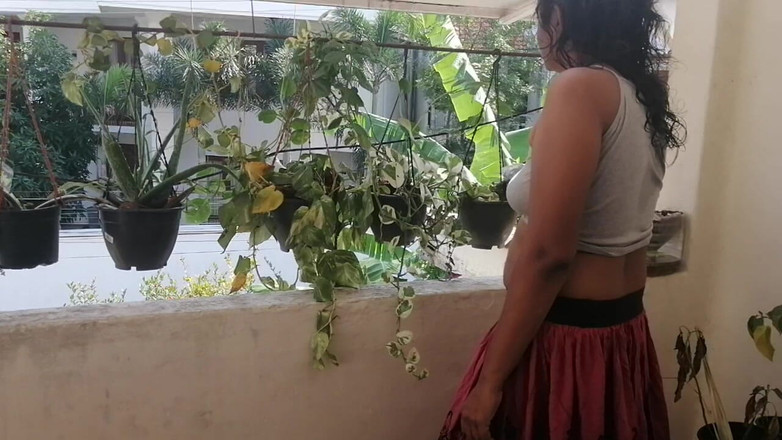 Tina Baby: 家庭女仆勾引真实镜头