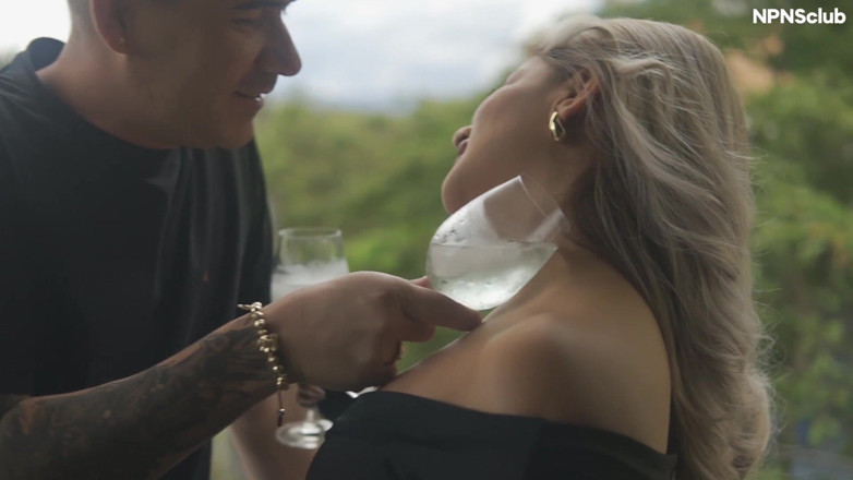 NPNS Club XXX: Scopata dura con una bellissima colombiana dopo qualche bicchiere sul...