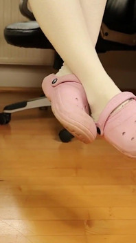 Dirty Pink Clogs & Stained White Socks - Otiskování nohou