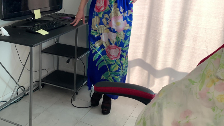 Erin Electra: Madrasta fica presa em uma mesa e enteado a fode