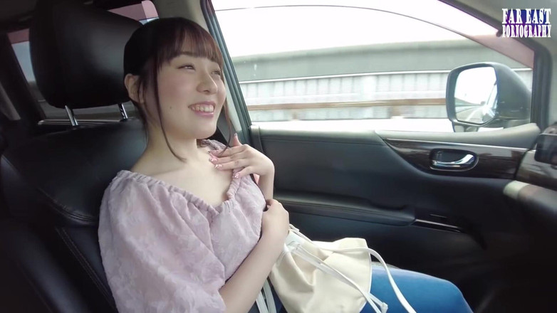 Far East pornography: Лизкие соблазняют на улице красоткой с розовыми нарезками и чашкой, пропитанной маслом, часть 1