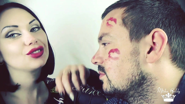 Goddess Misha Goldy: Alexa pokrývá červenou lesklou rtěnkou a líbá ho po celé tváři!