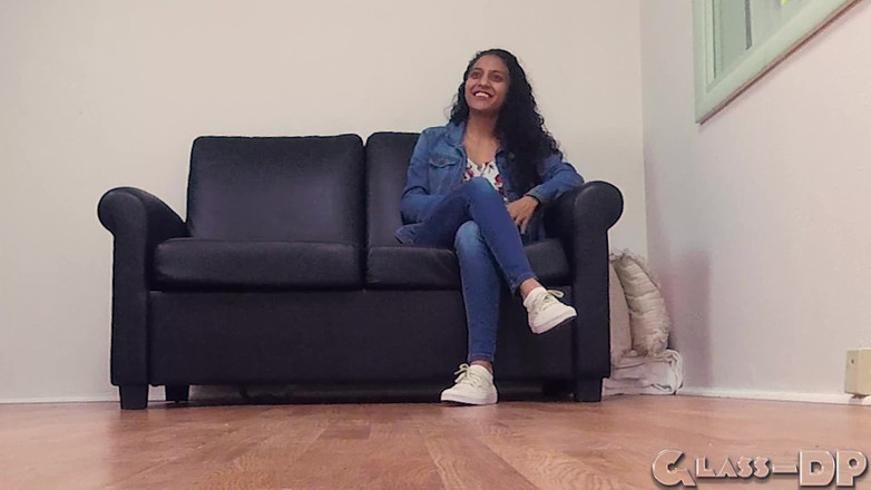 GLASSDP: O fată nativă americană slabă vrea să fie o vedetă