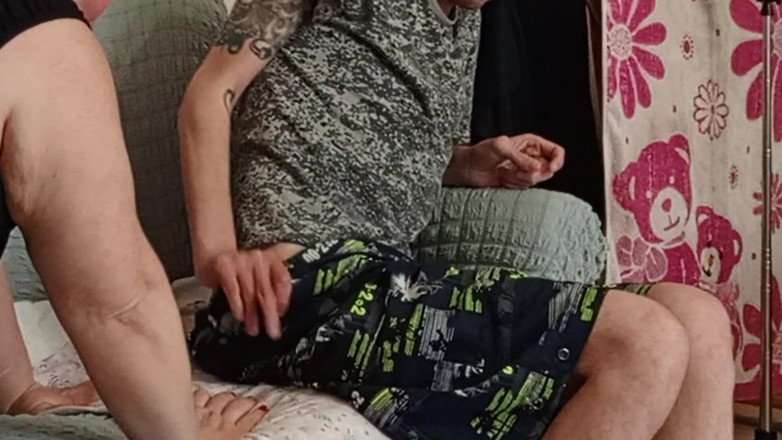 Zona901: Tetangga lagi asik nyepong kontol pulang kerja dan dicrot sperma...