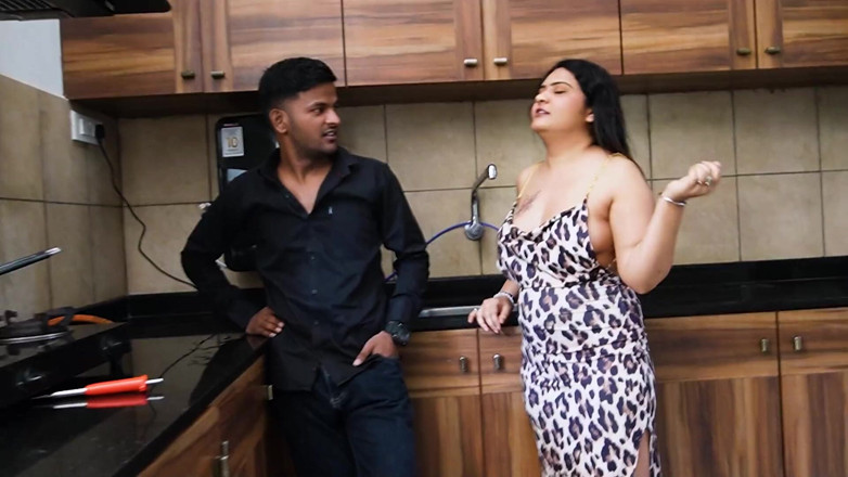 Your uncut: Madrasta fodeu seu enteado pela primeira vez em sua cozinha,...