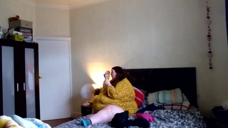 SSBBWLadyBrads: BBW SSBBW bedroom stripping