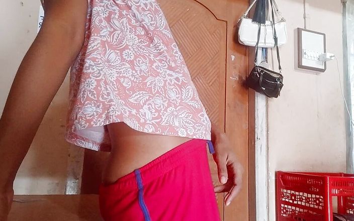 Desi Girl Fun: Kadak maal अपने स्तन प्रदर्शित करती है