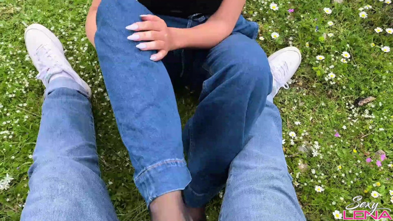 Goddess Lena: Řecká horská footjob s propocenými nylonovými nohami – venkovní creampie na...