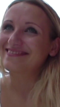 La cagna porno ha bisogno di una scopata dura