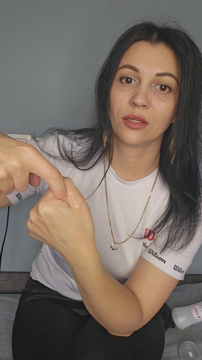 KristinaSlut: Parmağımı Götüne Sokmak Ve Kendi Sikini Emmesini Izlemek Istiyorum.