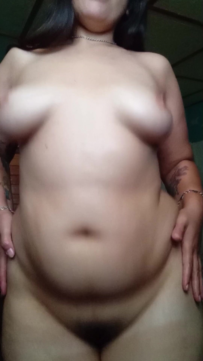 Chubbylexa: Massaging My Curvy Body with Oil and My Thick Ass