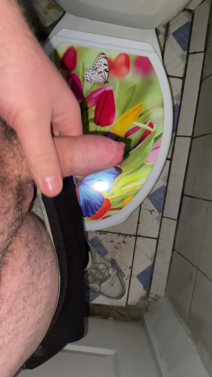 OsiaCA: Extreme Masturbation in the Toilet Before Bed