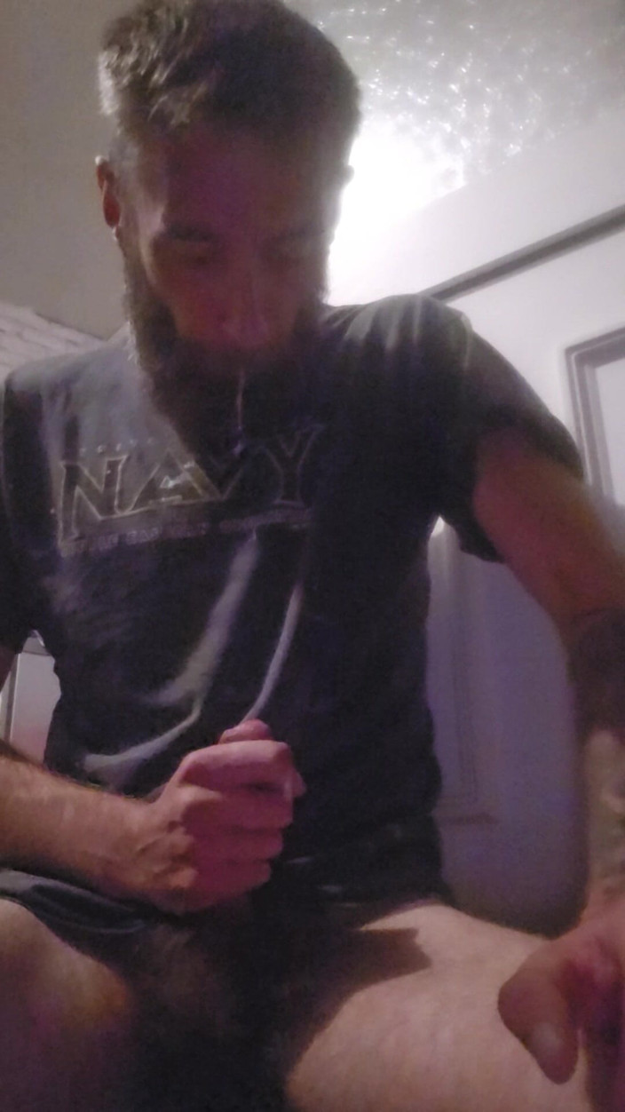 Smoking stoker: Piscia, si sega e fuma