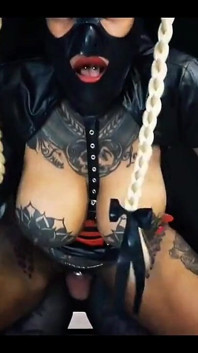 A Rainha Pervertida devoradora de paus em Pornseries Bonding