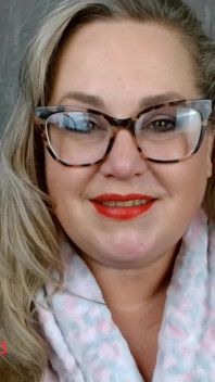 Appel vidéo à une belle-mère BBW mature excitée