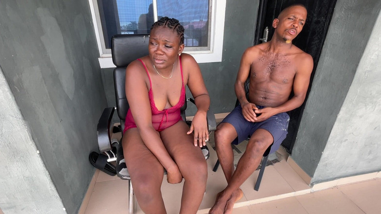 Creamyshuga: 隣人が私を掴んで、私の黒いアソコを犯しました