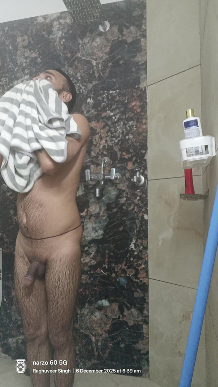 Rajasthani-old-lover: Indischer polizist in der dusche