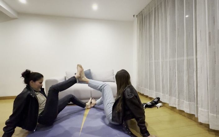 scarlettandc: La mia ragazza mi sculaccia il culo