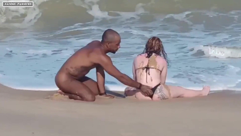 Eliane Furacao: Fomos em praia de Nudismo Quando Vimos o Negao ficamos...