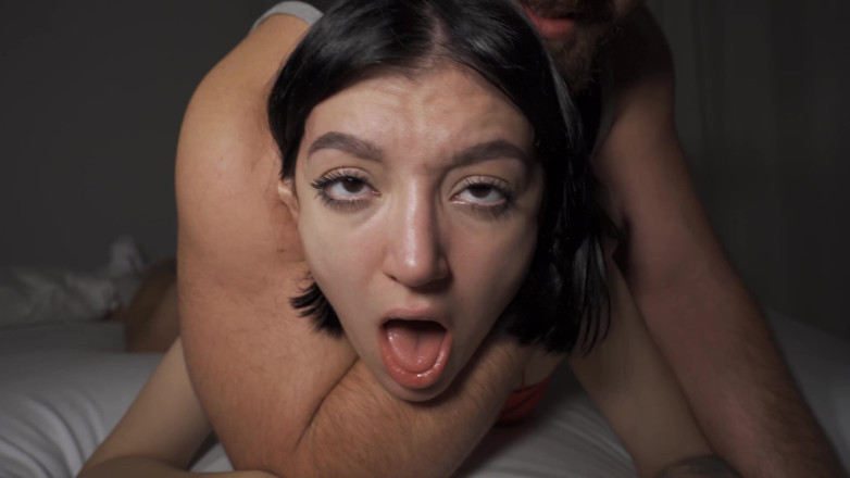 Pornforce: Benehmende spermaschlampe genießt es, benutzt zu werden