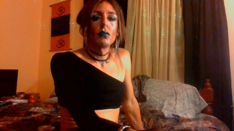 Zoe Marlow: Transsexuală sexy fumând din 120 și expunându-se