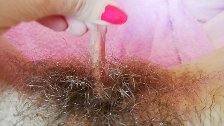 Cuteblonde666: Záběr zblízka na tahání velké klitorisové kapuce
