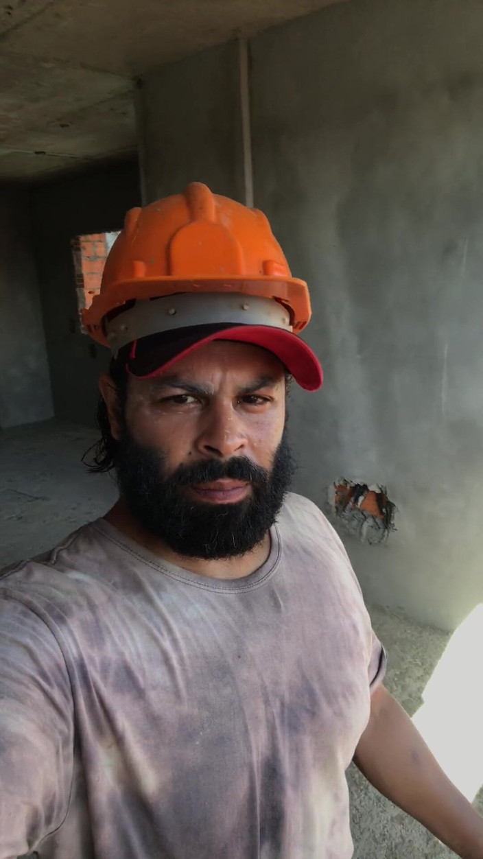 i7Bernard: Umbra masturbării în industria construcțiilor