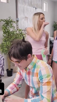Swappz - surorile vitrege sexy Alex Coal și Kenna James își fut frații vitrege tocilare