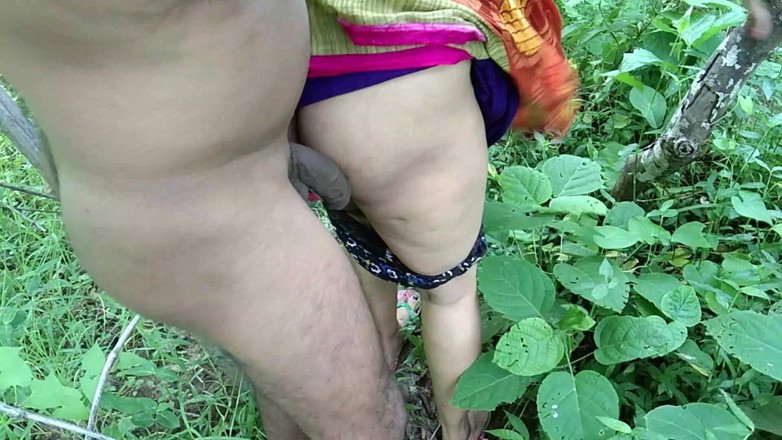 QueenSonali: Im gras von einem fremden gefickt, der den schwanz in...