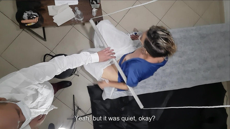 Gabi SweetCouplesStories: Pacjentka idzie do ginekologa, ale się napali i spuści się...